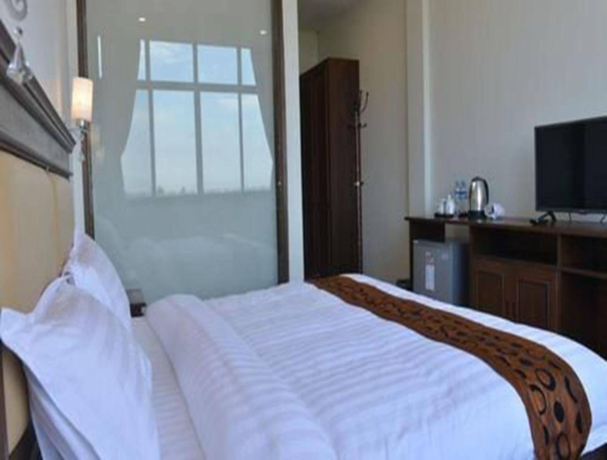 Hotel Myitkyinā Eksteriør billede